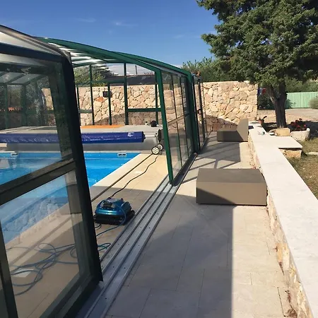 Guki Mit Ueberdachtem Pool Und Meerblick *