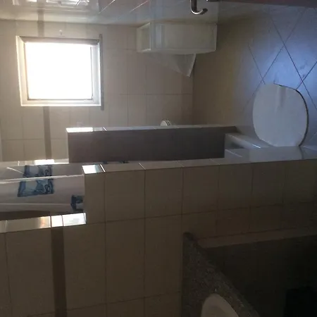 Guki Mit Ueberdachtem Pool Und Meerblick Σπίτι διακοπών