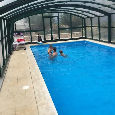 Guki Mit Ueberdachtem Pool Und Meerblick *