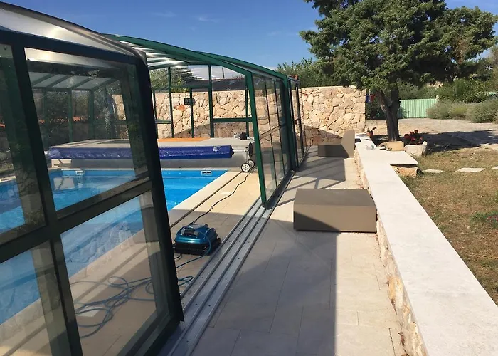 Guki Mit überdachtem Pool Und Meerblick *