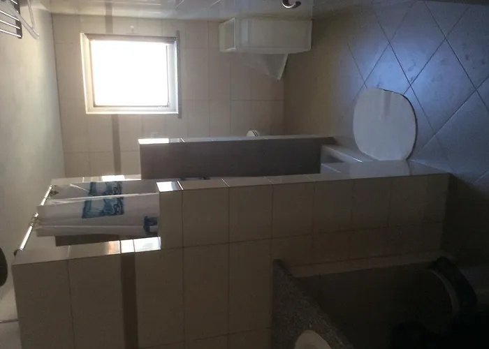 Guki Mit überdachtem Pool Und Meerblick Ferienhaus