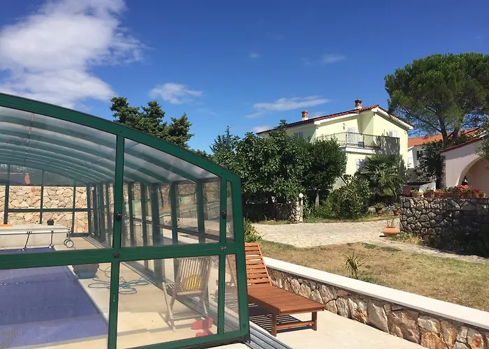 Guki Mit überdachtem Pool Und Meerblick Ferienhaus Malinska