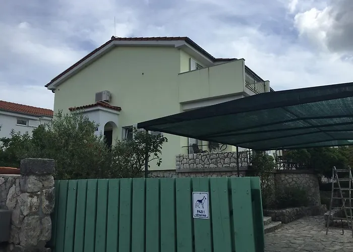 Guki Mit überdachtem Pool Und Meerblick * Malinska