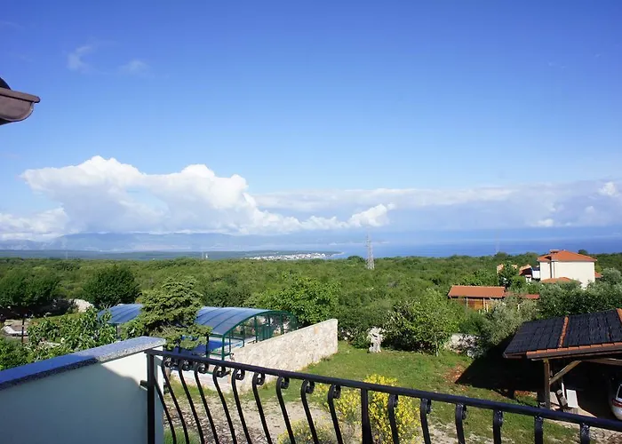 Guki Mit überdachtem Pool Und Meerblick Ferienhaus Malinska