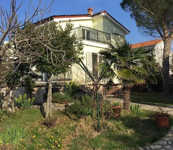 Guki Mit überdachtem Pool Und Meerblick Ferienhaus *