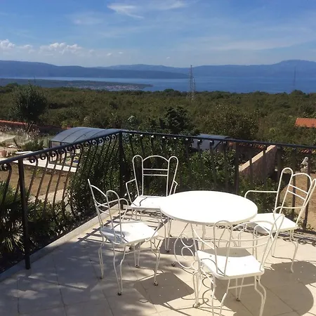 Guki Mit Ueberdachtem Pool Und Meerblick *