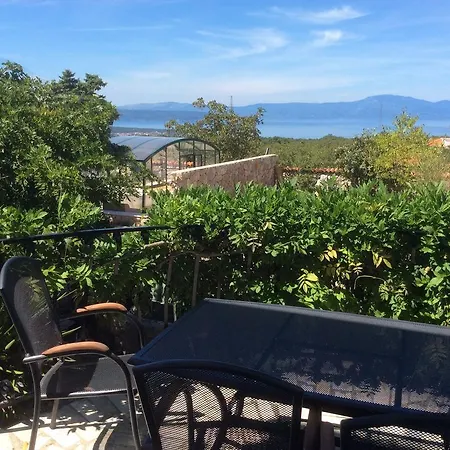 Guki Mit Ueberdachtem Pool Und Meerblick Casa vacanze Malinska