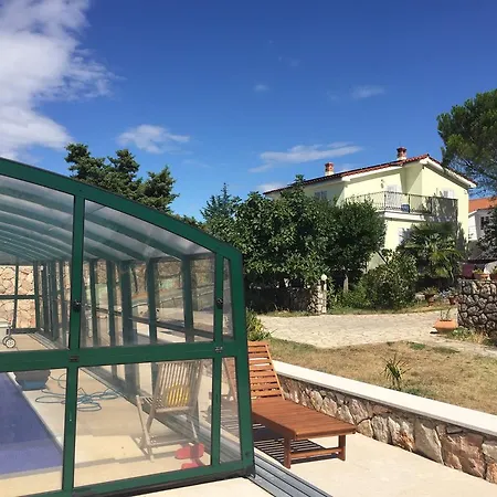 Guki Mit Ueberdachtem Pool Und Meerblick Casa vacanze Malinska