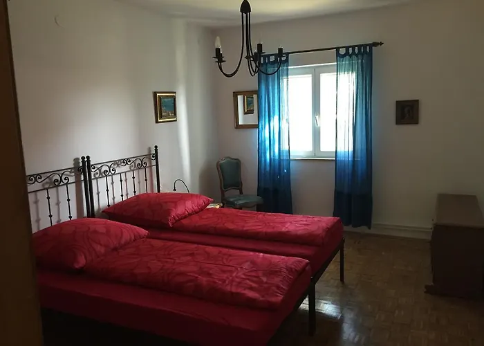 Guki Mit Ueberdachtem Pool Und Meerblick