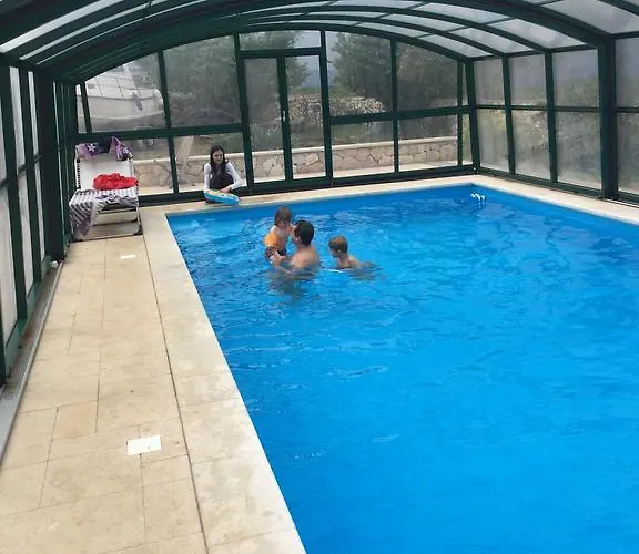 Guki Mit Ueberdachtem Pool Und Meerblick *