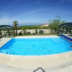 펜션 Guki Mit Ueberdachtem Pool Und Meerblick *